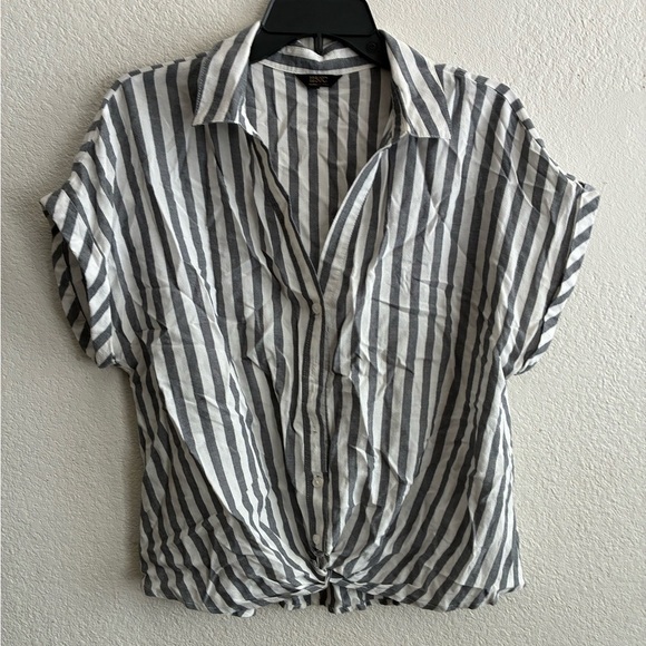 1250C Striped Gray Button-Up Women’s Top L - Picture 2 of 10